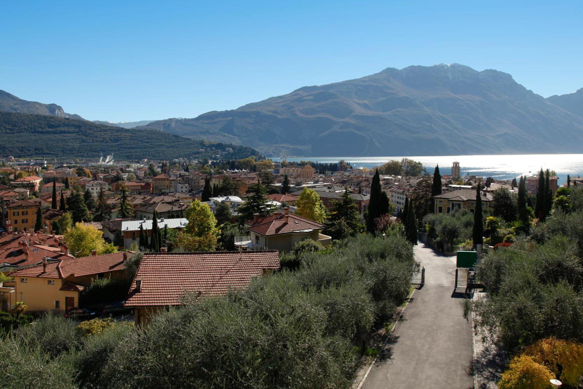 Aparthotel Englovacanze Riva del Garda Eksteriør bilde