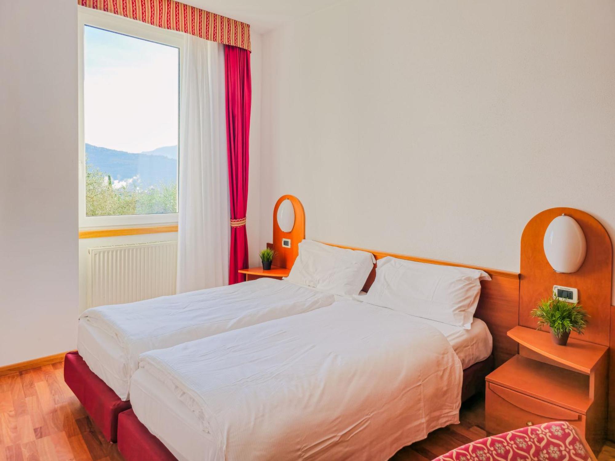 Aparthotel Englovacanze Riva del Garda Eksteriør bilde