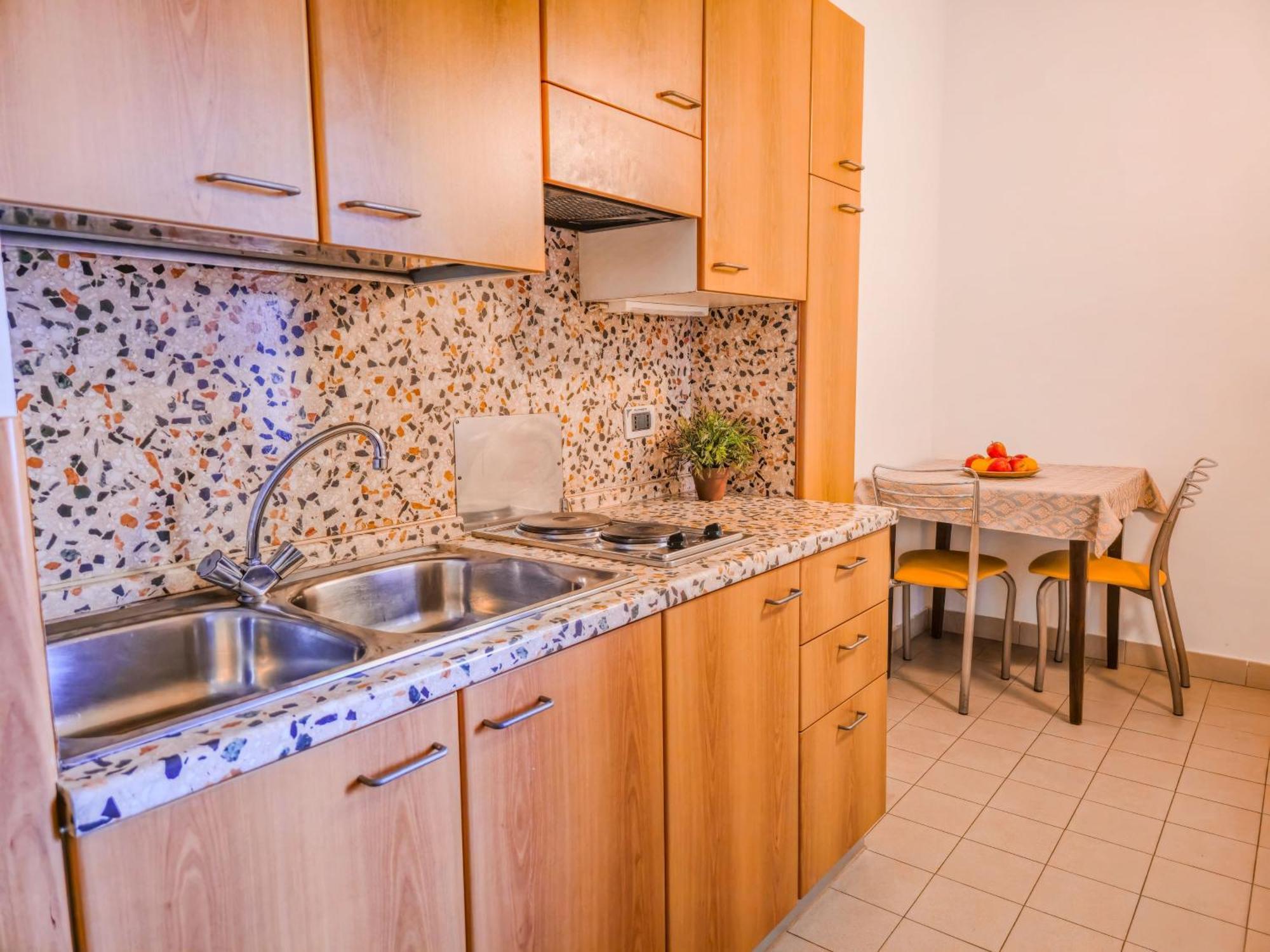 Aparthotel Englovacanze Riva del Garda Eksteriør bilde