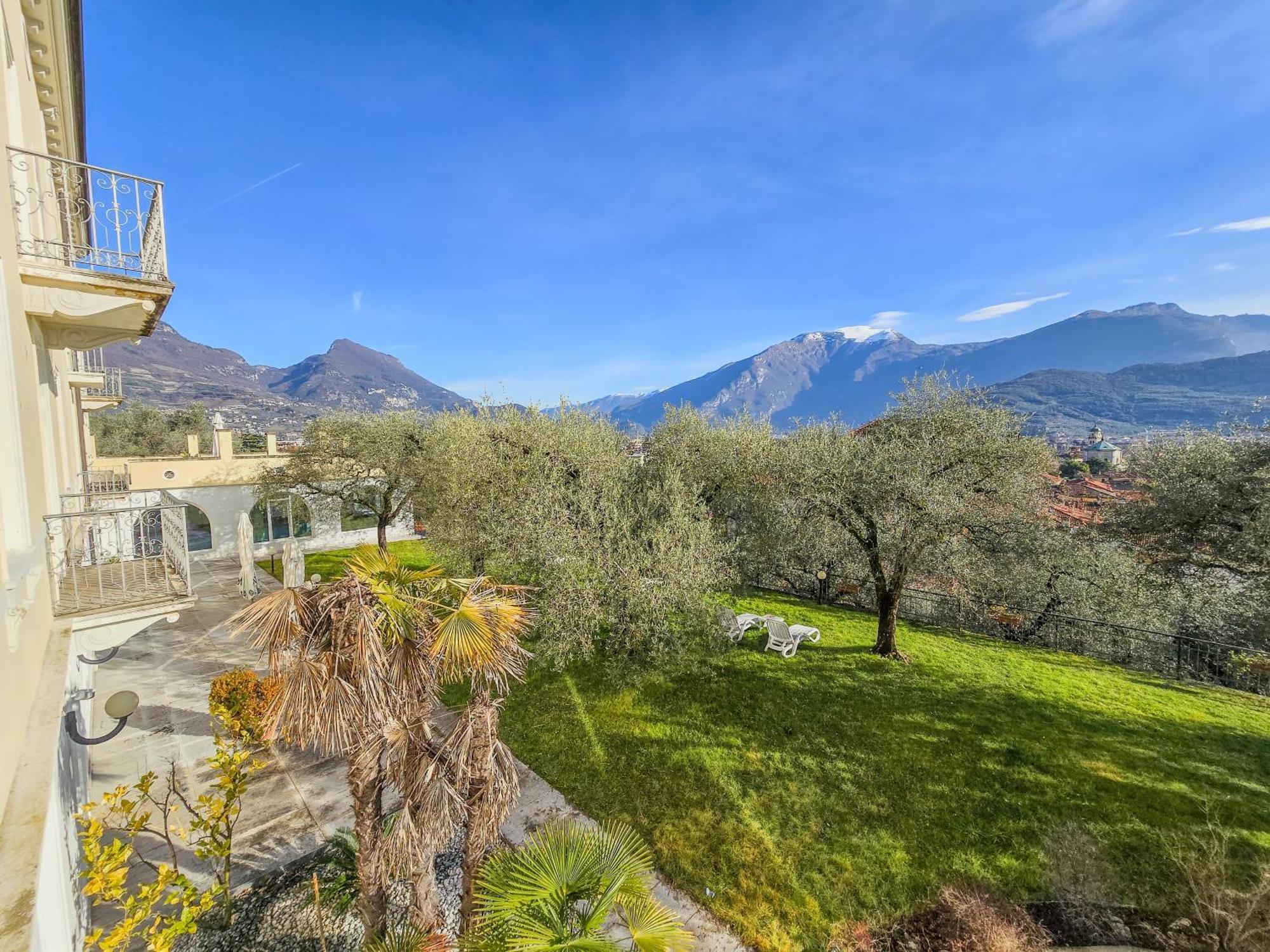 Aparthotel Englovacanze Riva del Garda Eksteriør bilde