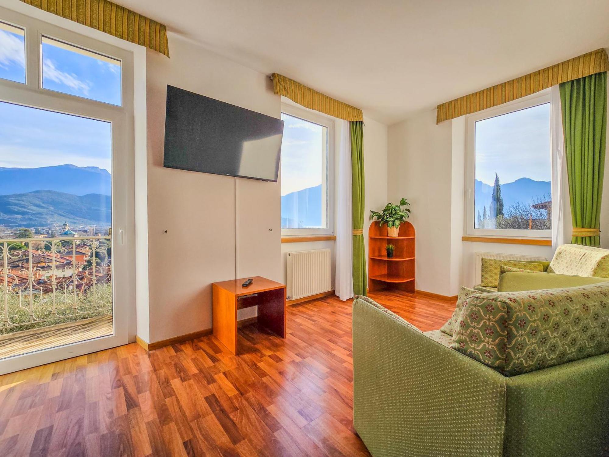 Aparthotel Englovacanze Riva del Garda Eksteriør bilde