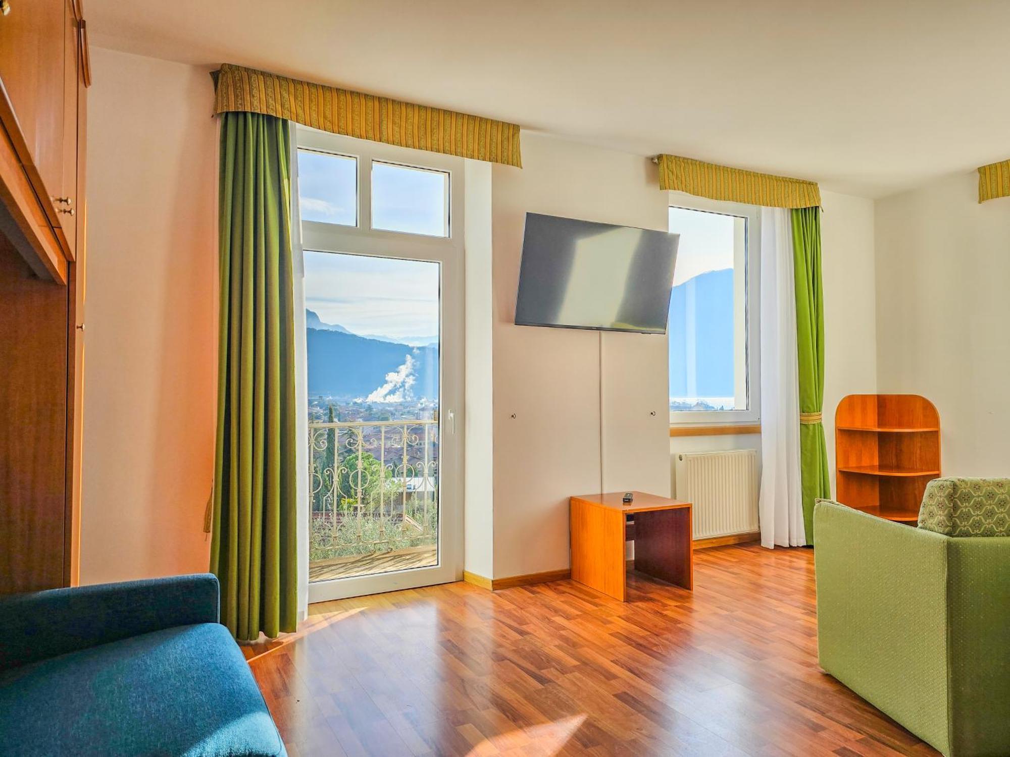 Aparthotel Englovacanze Riva del Garda Eksteriør bilde
