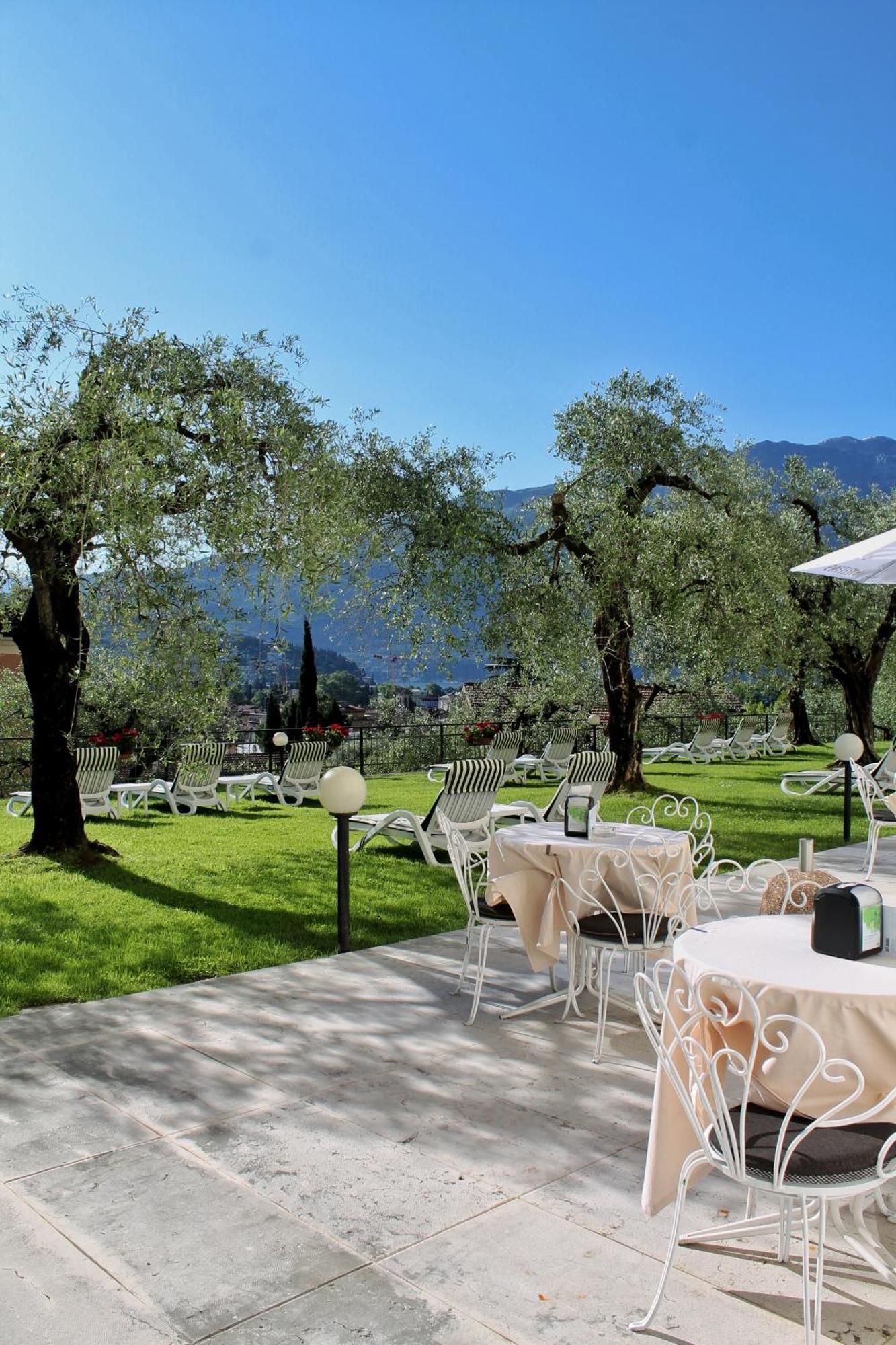 Aparthotel Englovacanze Riva del Garda Eksteriør bilde