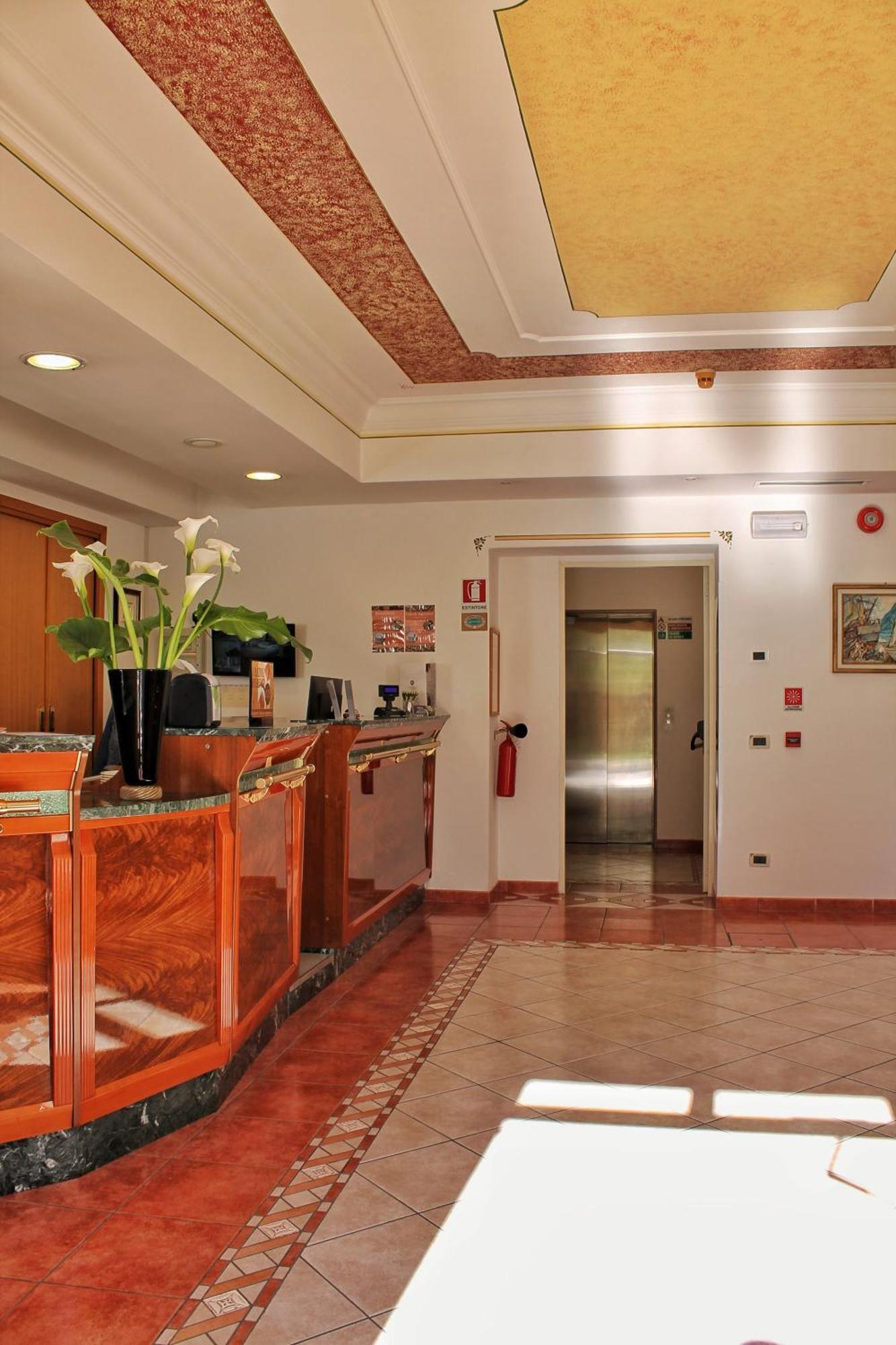 Aparthotel Englovacanze Riva del Garda Eksteriør bilde