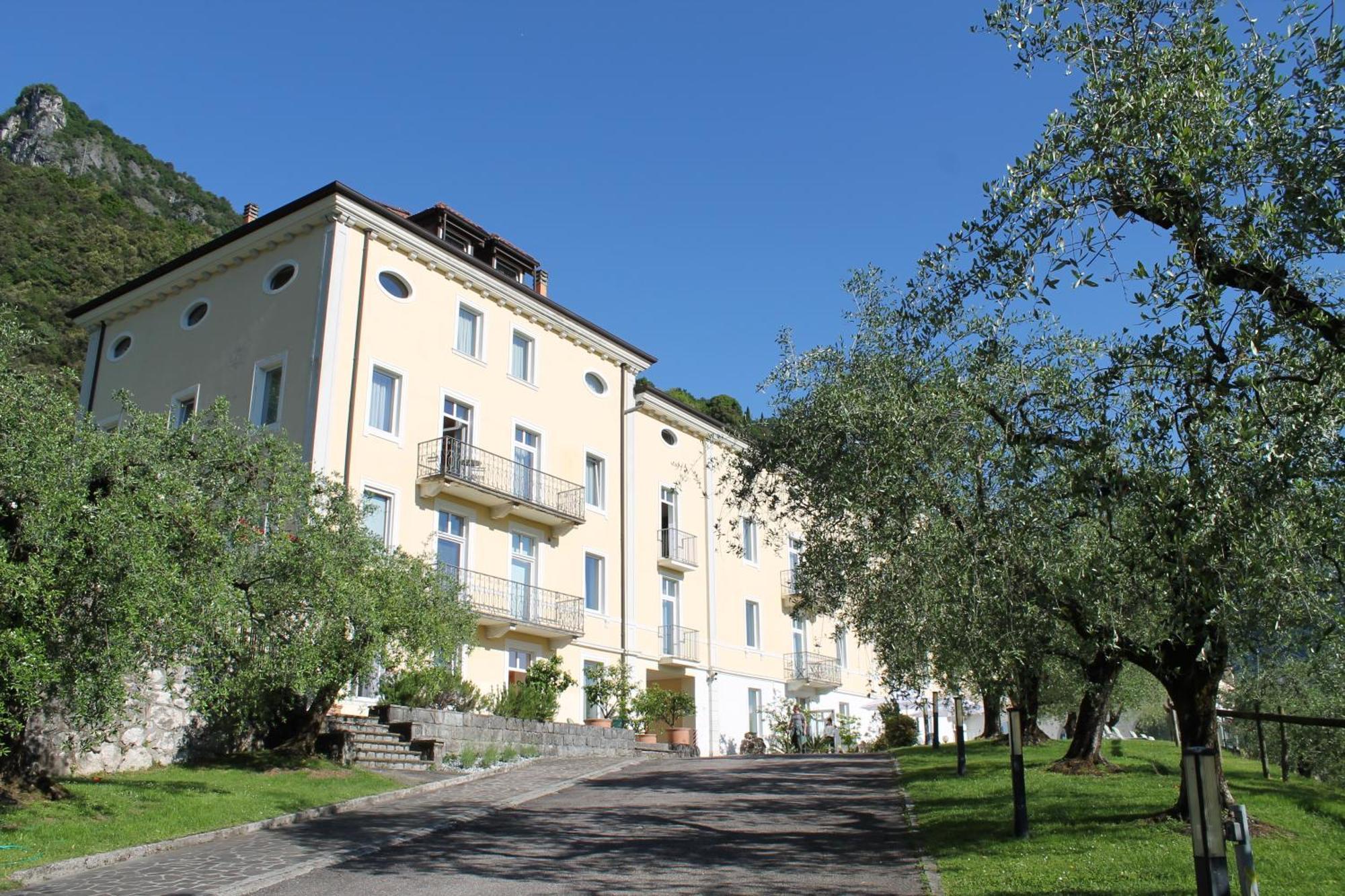 Aparthotel Englovacanze Riva del Garda Eksteriør bilde