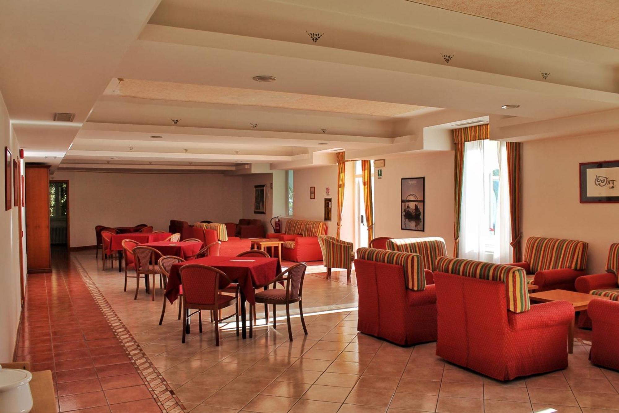 Aparthotel Englovacanze Riva del Garda Eksteriør bilde